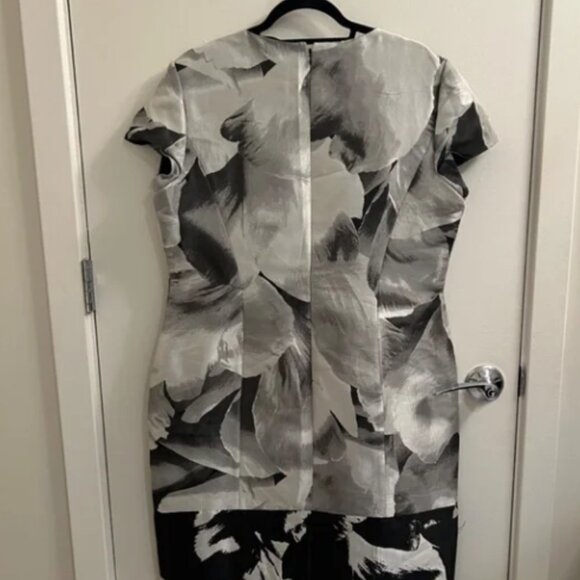 Carolina Herrera Dresses & Skirts - Carolina Herrera Floral Print Sheath Dress